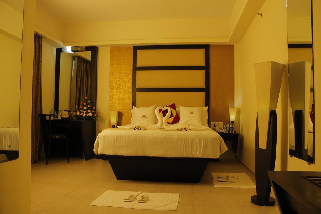 Pattom Royal Hotel Thiruvananthapuram Exterior photo